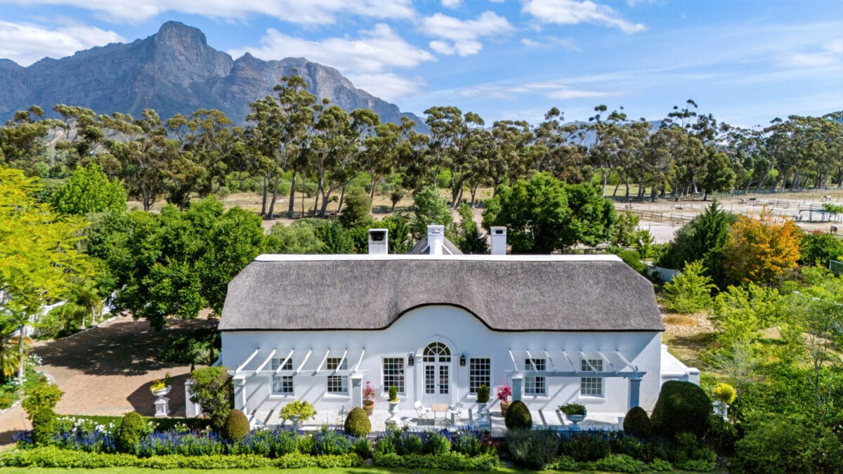 Featured image for Relaxed Estate Living with Exceptional Entertaining